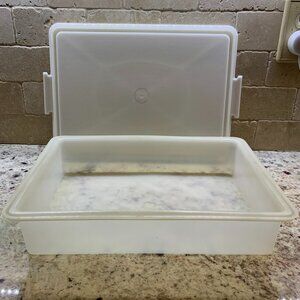 Vintage Tupperware Rectangle Cake Taker Carrier